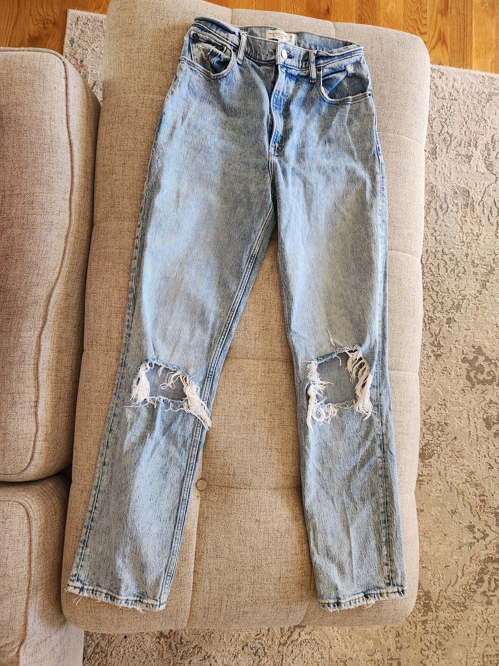 Abercrombie & Fitch Light Blue Straight Leg Jeans with Knee Rips 28/ 6 Long